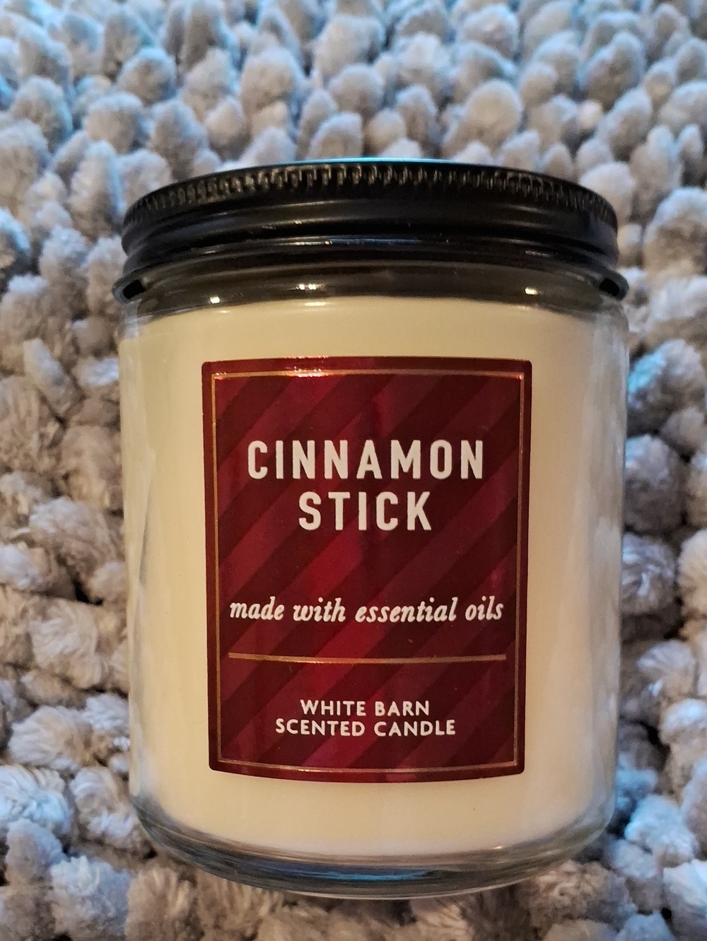 White Barn Cinnamon Stick Candle - Cream & Red Label